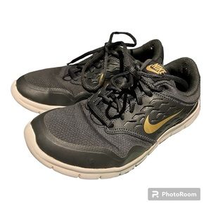 Nike shoes ~ charcoal/black